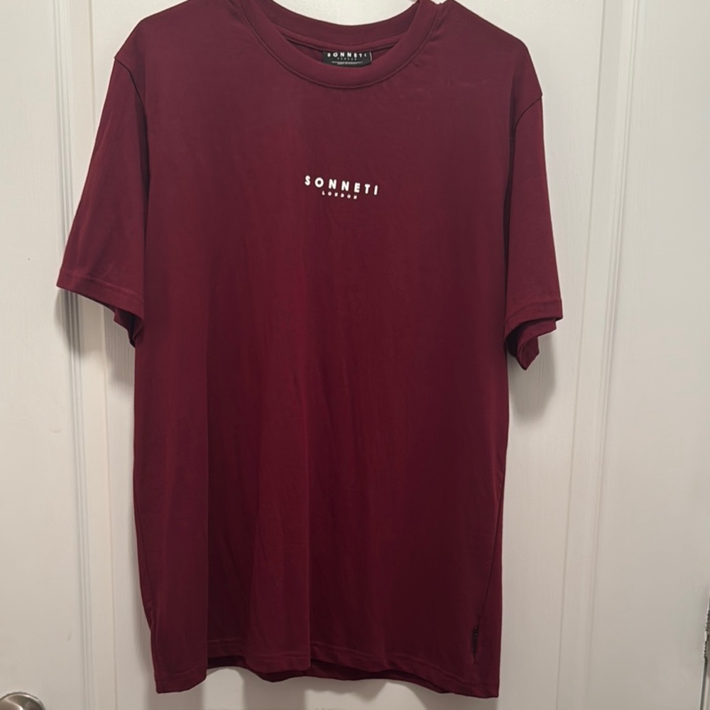 NWT Sonneti London Burgundy T-Shirt in Size Men’s Size Large